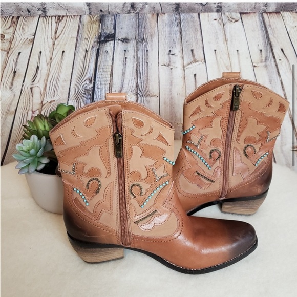 Vince Camuto Western Ankle Boots. Size 8 - Picture 1 of 8